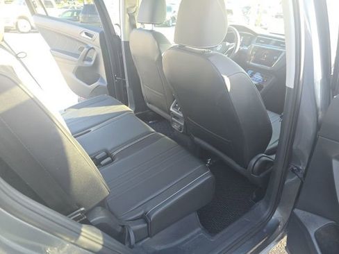 Used 2022 Volkswagen Tiguan SE image 13