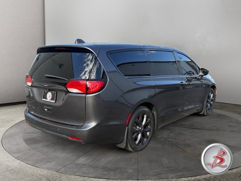 Used 2020 Chrysler Pacifica Touring w/ S Appearance Package FWD image 7