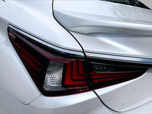 Used 2023 Lexus ES 350 w/ Premium Package FWD image 29
