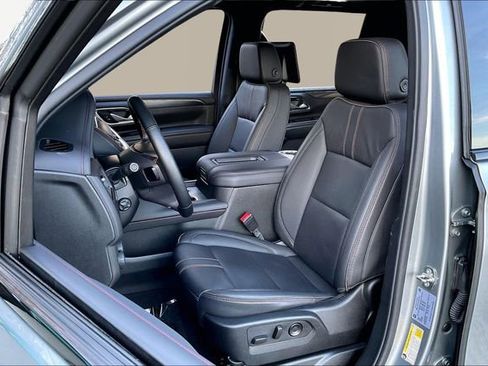 Used 2024 Chevrolet Suburban RST w/ Luxury Package image 15