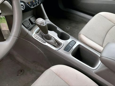 Used 2017 Chevrolet Cruze LT image 16