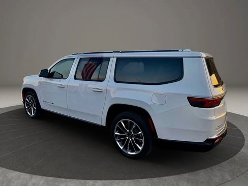 Used 2023 Jeep Wagoneer L Series III w/ Premium Group I image 4