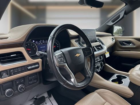 Used 2021 Chevrolet Tahoe Premier w/ Premium Package RWD image 12