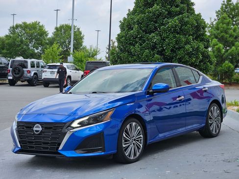 Used 2025 Nissan Altima 2.5 SL FWD image 3