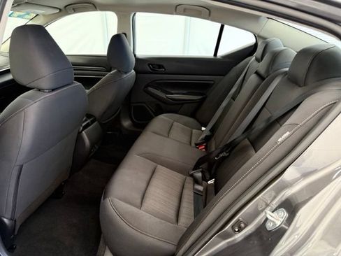 Used 2024 Nissan Altima 2.5 SV FWD image 15