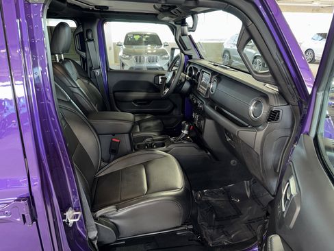 Used 2023 Jeep Wrangler Unlimited Sahara AWD/4WD image 10