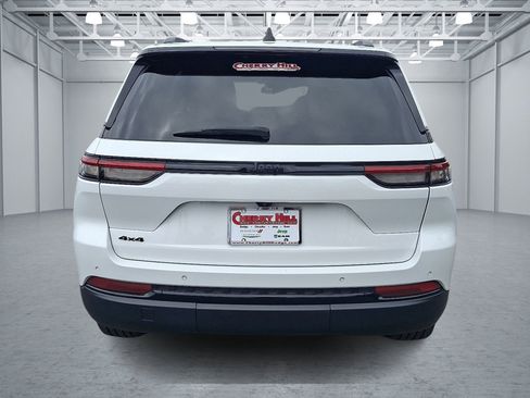 Certified 2023 Jeep Grand Cherokee Altitude image 4