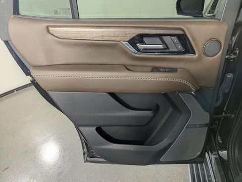 Used 2025 GMC Yukon Denali Ultimate image 16