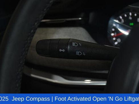 Used 2025 Jeep Compass Latitude w/ Sun & Sound Group AWD/4WD image 11