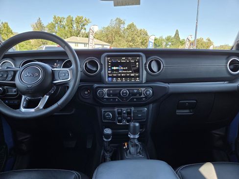 Used 2023 Jeep Wrangler Unlimited Sahara AWD/4WD image 15