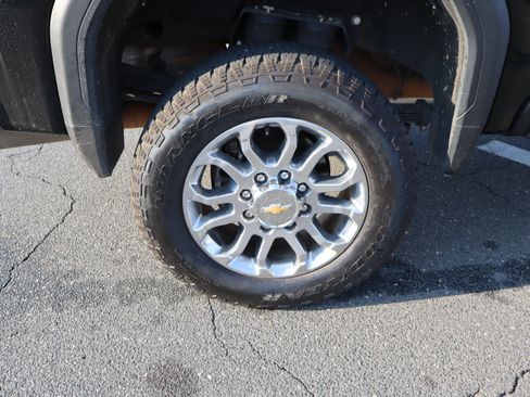 Used 2020 GMC Sierra 2500 AT4 w/ Technology Package AWD/4WD image 42