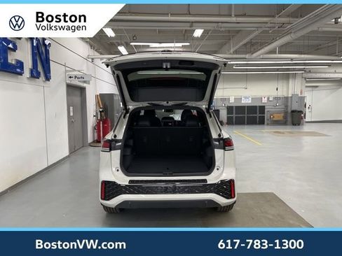 New 2026 Volkswagen Tiguan SE R-Line AWD/4WD image 9