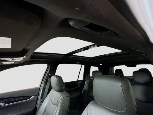 Used 2024 Cadillac XT6 Premium Luxury image 17