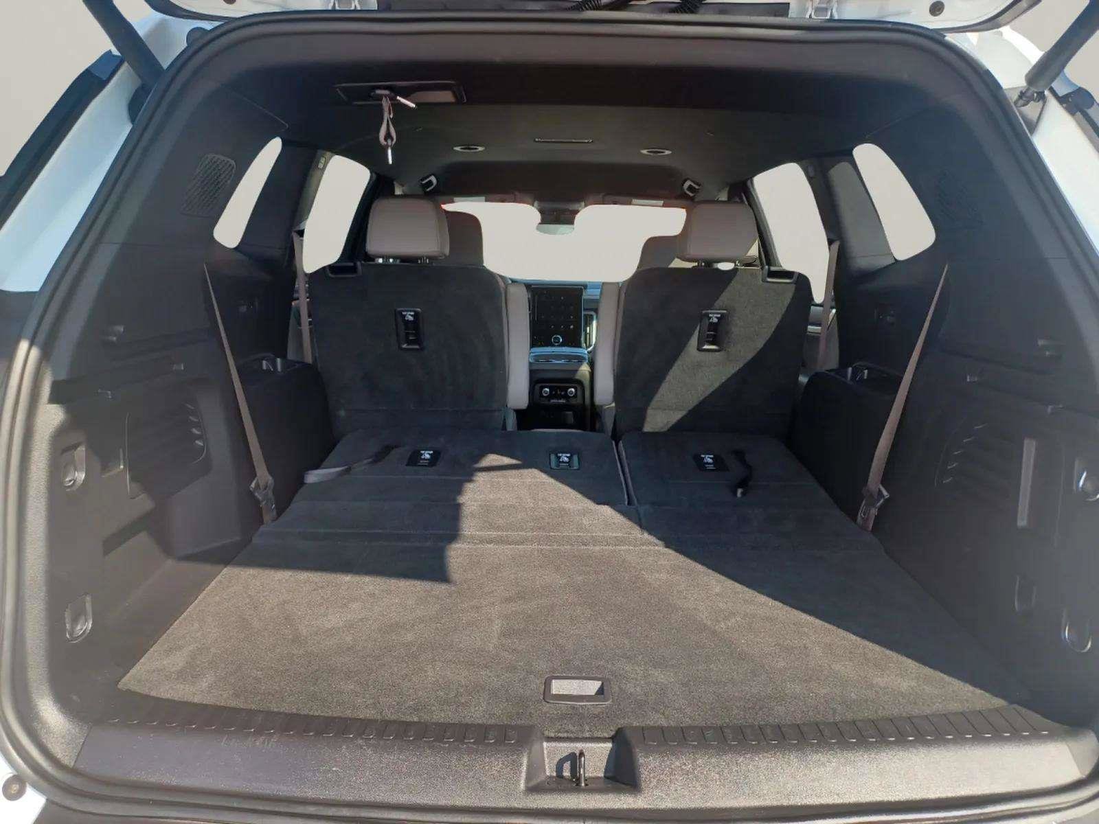 Used 2026 GMC Acadia AWD Elevation w/ Elevation Premium Package image 17