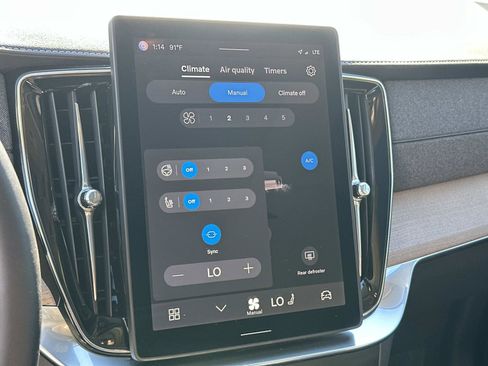 Certified 2025 Volvo XC90 B6 Plus w/ Protection Package Premier image 12