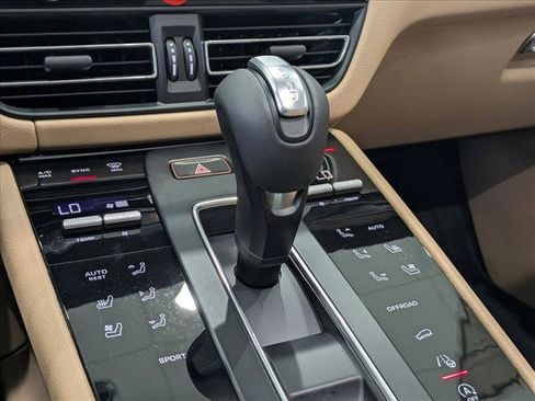 Used 2026 Porsche Macan AWD/4WD image 10