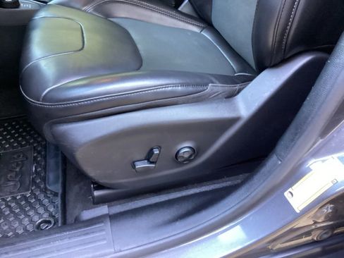 Used 2019 Jeep Cherokee Latitude Plus image 29