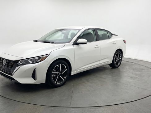 Used 2025 Nissan Sentra SV image 2