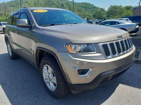 Used 2016 Jeep Grand Cherokee Laredo w/ Quick Order Package 23E AWD/4WD image 3