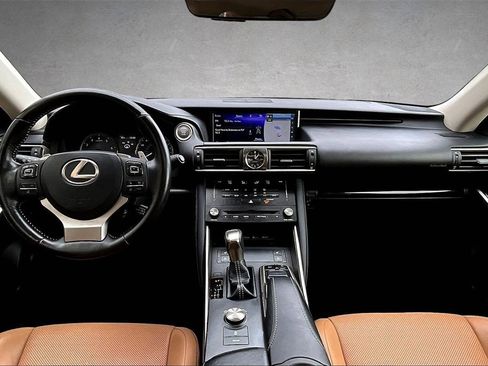 Used 2018 Lexus IS 300 AWD image 7
