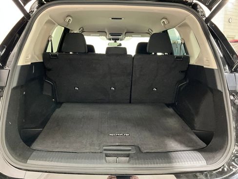 Used 2024 Nissan Rogue SV image 24