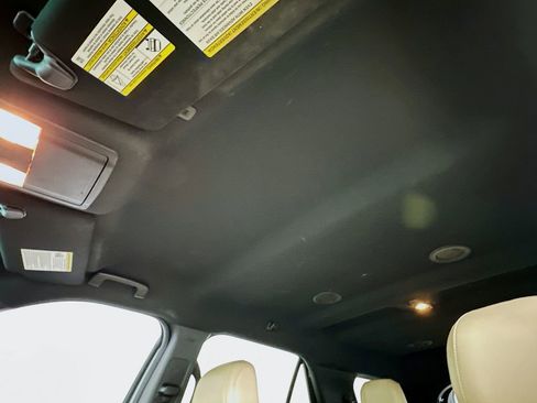 Used 2017 Ford Explorer XLT w/ Equipment Group 202A FWD image 11