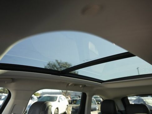 Used 2025 Lincoln Nautilus Reserve image 11