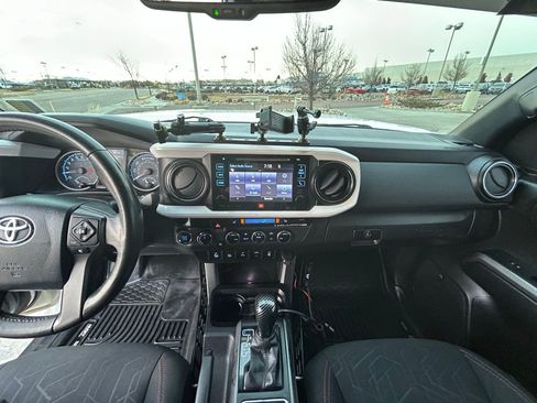 Used 2017 Toyota Tacoma TRD Off-Road image 20