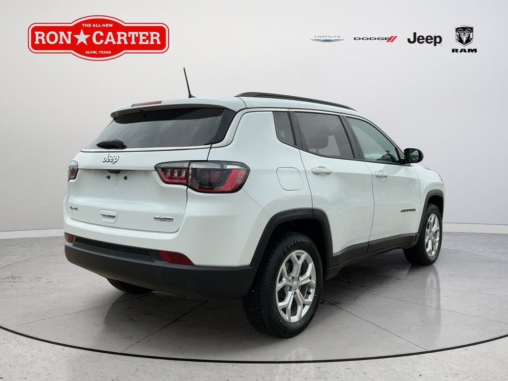 Used 2024 Jeep Compass Latitude AWD/4WD image 6