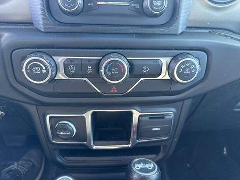 Used 2019 Jeep Wrangler Sport image 13