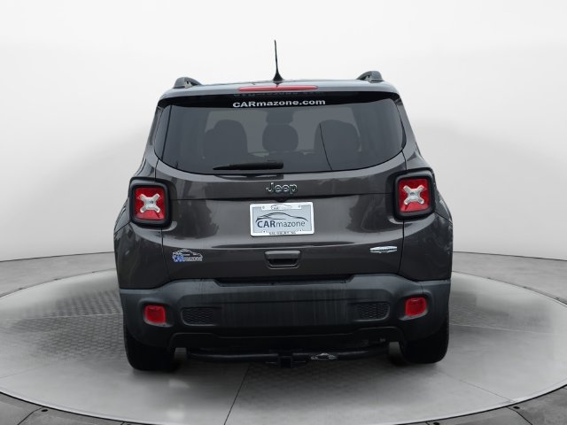 Used 2019 Jeep Renegade Latitude w/ Popular Equipment Group FWD image 4