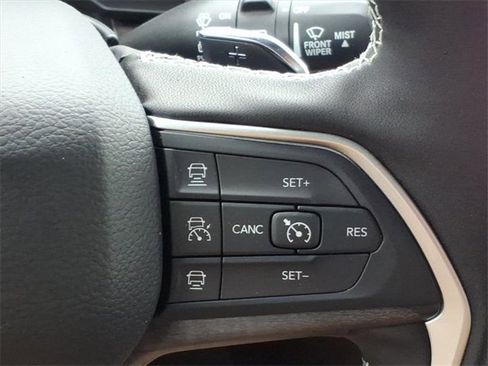 New 2025 Jeep Grand Cherokee L Limited image 24