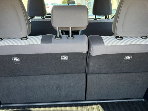 Used 2015 Toyota RAV4 LE image 8