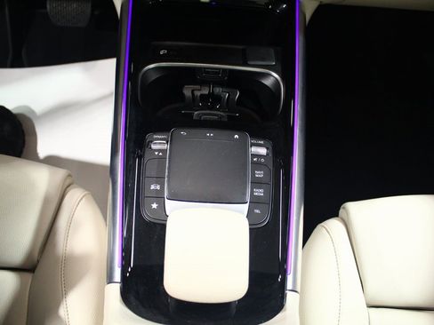 Used 2022 Mercedes-Benz GLA 250 4MATIC image 21