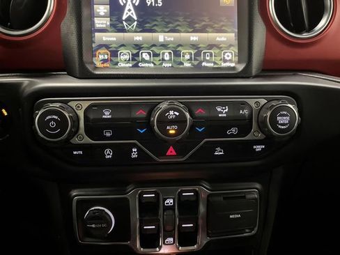 Used 2022 Jeep Wrangler Unlimited Rubicon image 18