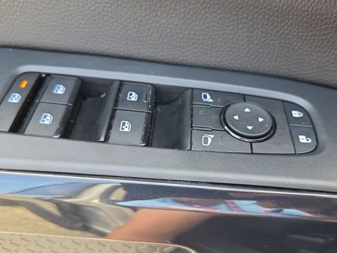 Used 2025 Nissan Pathfinder SV FWD image 28