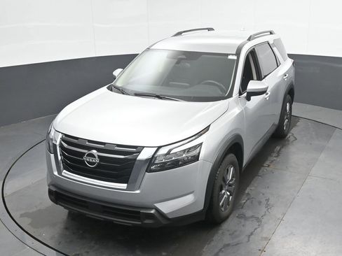Used 2025 Nissan Pathfinder SV FWD image 35