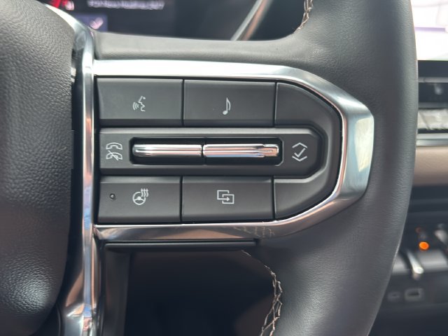 Used 2025 GMC Canyon Denali AWD/4WD image 21
