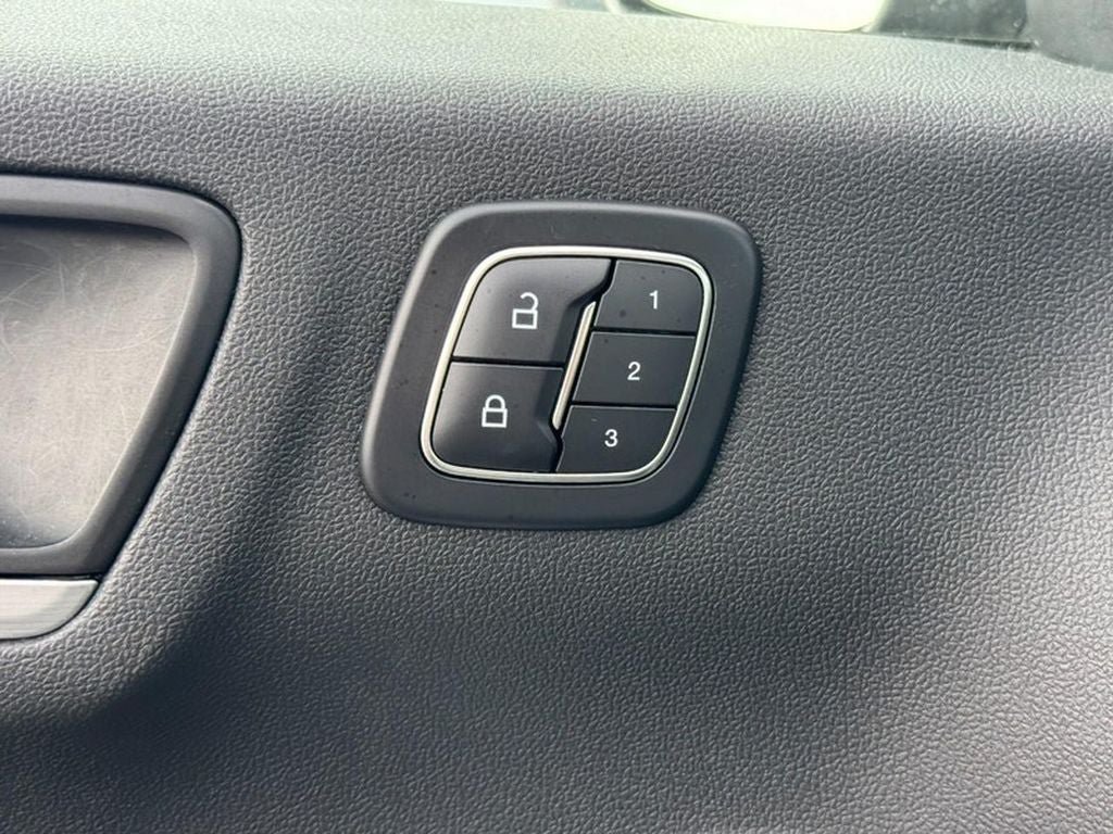 Used 2025 Ford Escape Platinum AWD/4WD image 16