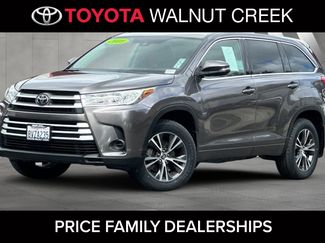 Used 2018 Toyota Highlander LE image 1