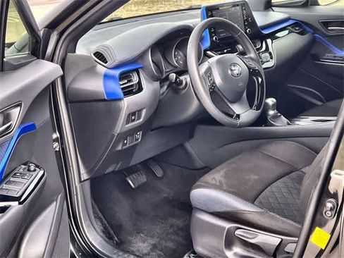Used 2020 Toyota C-HR XLE image 3