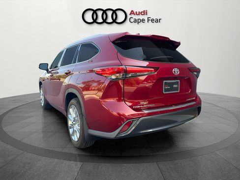 Used 2020 Toyota Highlander Limited AWD/4WD image 3
