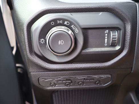Used 2025 Jeep Wrangler Unlimited Sport AWD/4WD image 18
