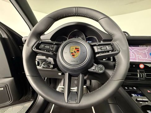 Certified 2026 Porsche Macan AWD/4WD image 36