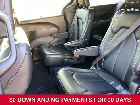 Used 2025 Chrysler Pacifica Select FWD image 8