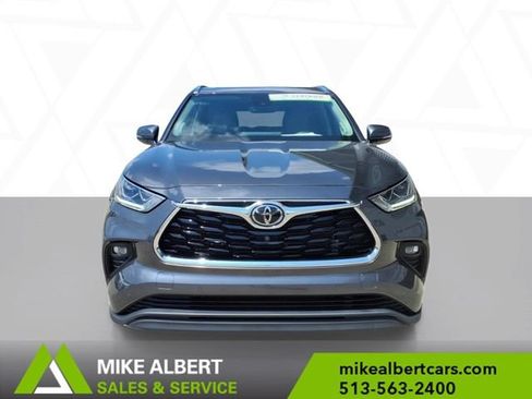 Used 2022 Toyota Highlander Limited AWD/4WD image 2