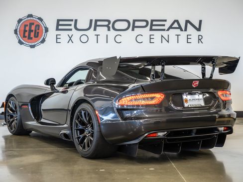 Used 2016 Dodge Viper ACR w/ Exterior Carbon Fiber Package RWD image 8