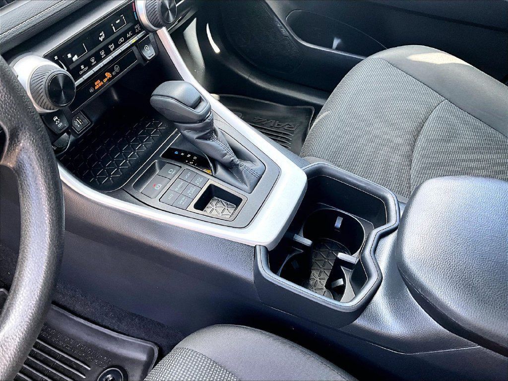 Used 2025 Toyota RAV4 LE AWD/4WD image 20