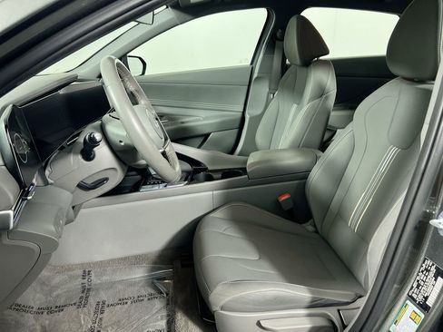Used 2025 Hyundai Elantra SEL image 12