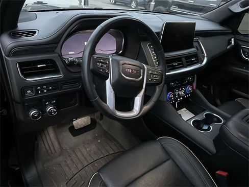 Used 2023 GMC Yukon SLT w/ SLT Luxury Package image 6